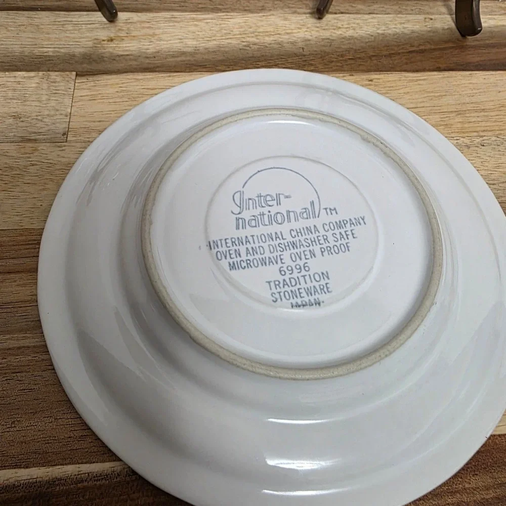 International‎ Tradition Stoneware Christmas Fruit Bowls Set of 2 Holly Gifts